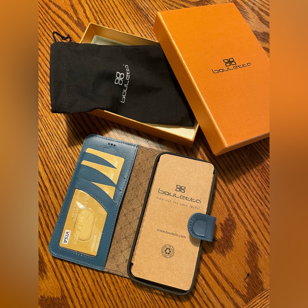 Leather RFID MagSafe iPhone Wallet Case